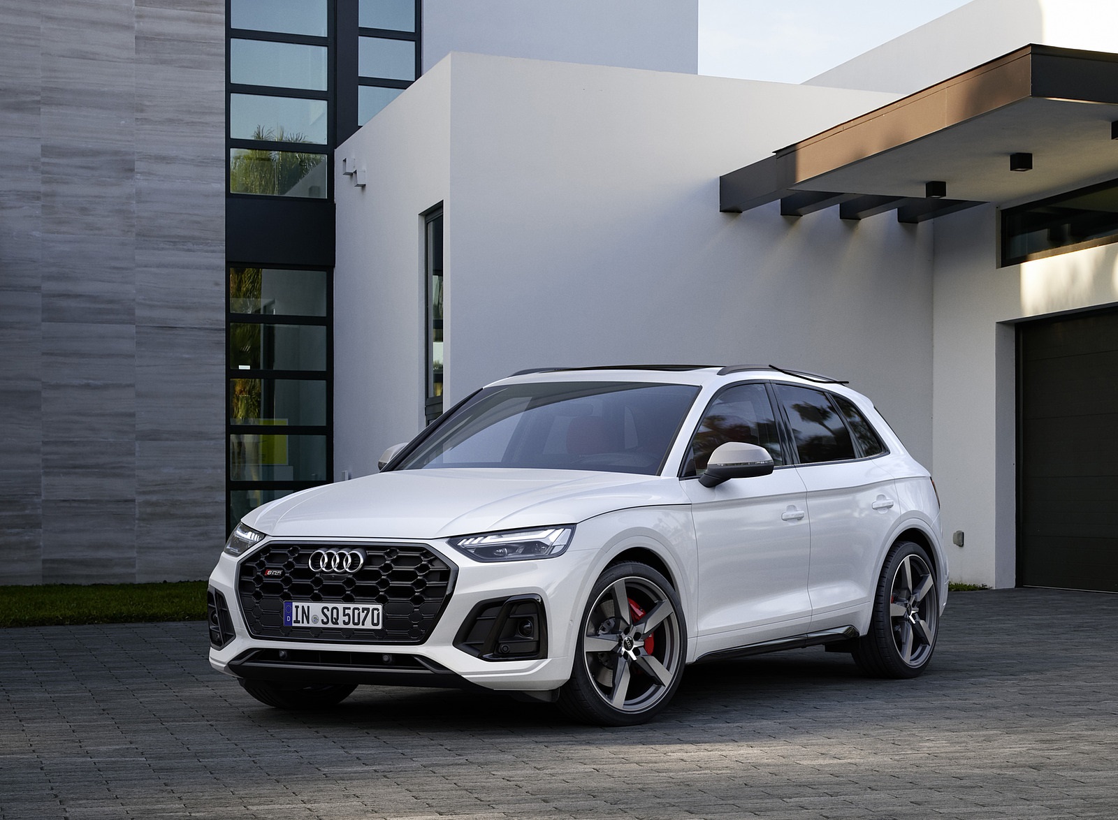 2021 Audi SQ5 TDI (Color: Glacier White) Front Three-Quarter Wallpapers #6 of 102