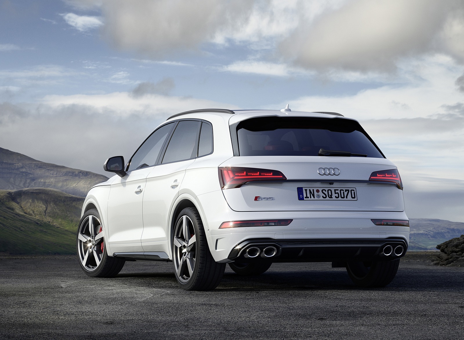 2021 Audi SQ5 TDI (Color: Glacier White) Rear Three-Quarter Wallpapers #4 of 102