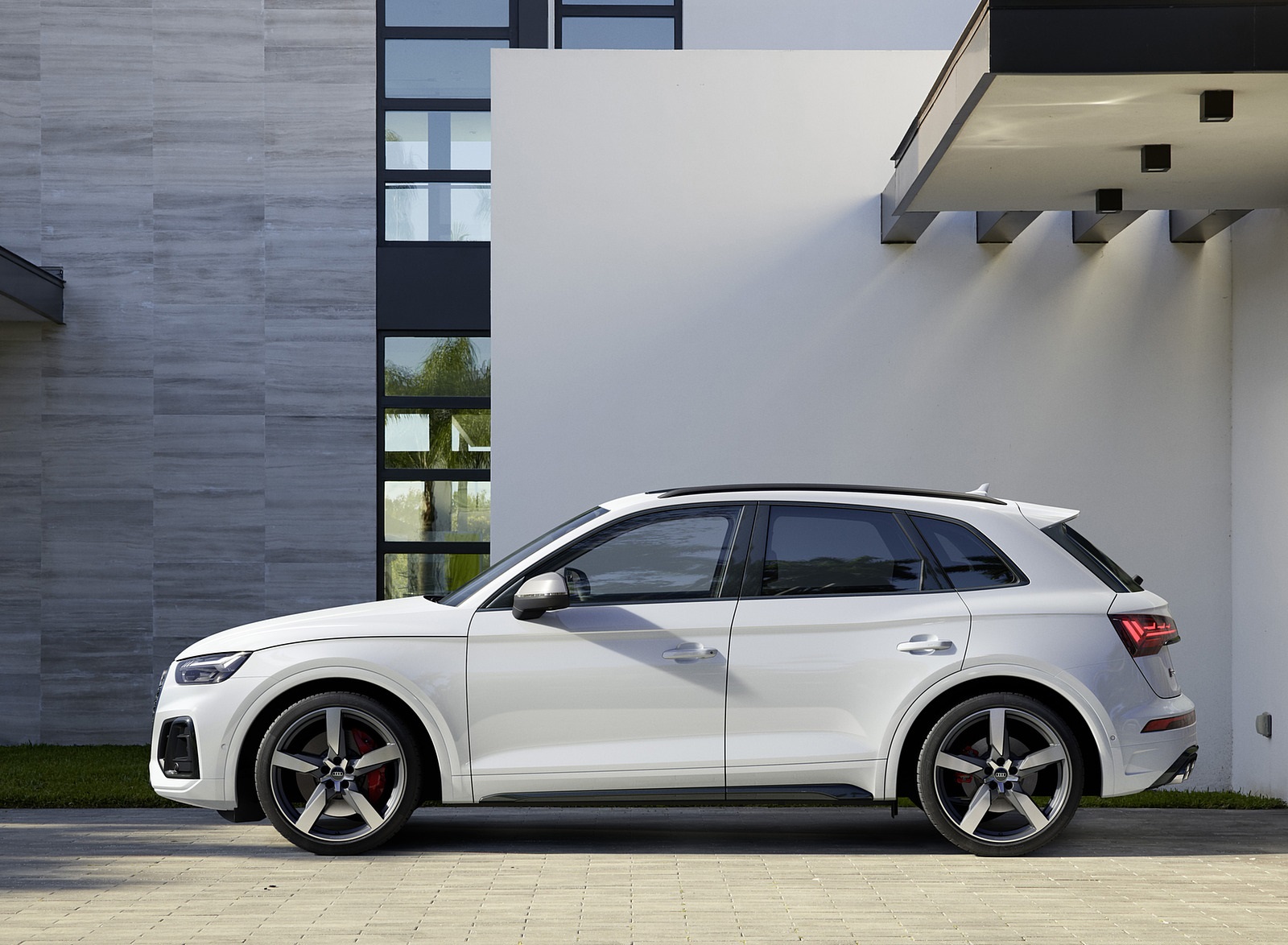 2021 Audi SQ5 TDI (Color: Glacier White) Side Wallpapers (9)