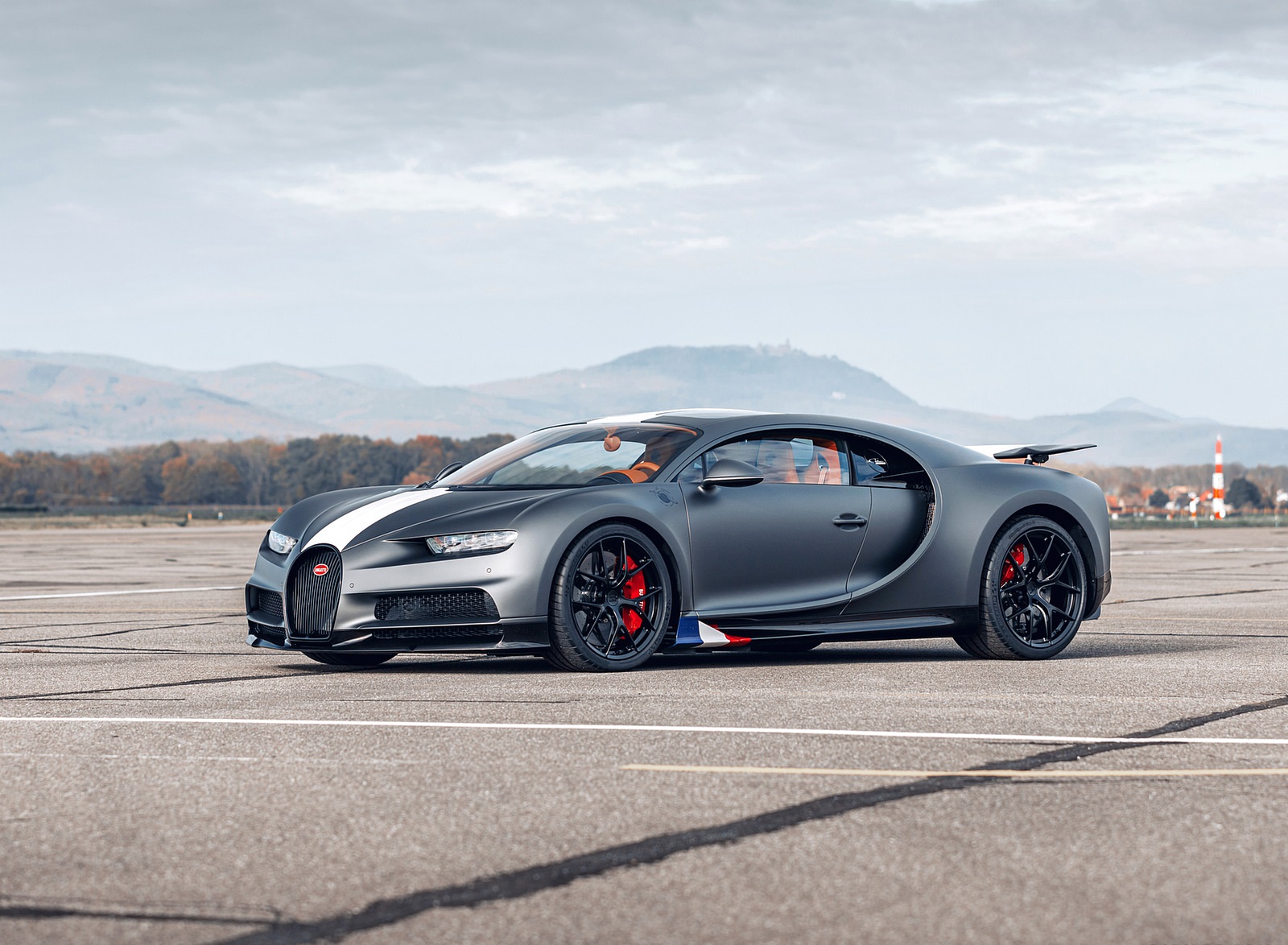 2021 Bugatti Chiron Sport Les Légendes du Ciel Front Three-Quarter Wallpapers #1 of 22