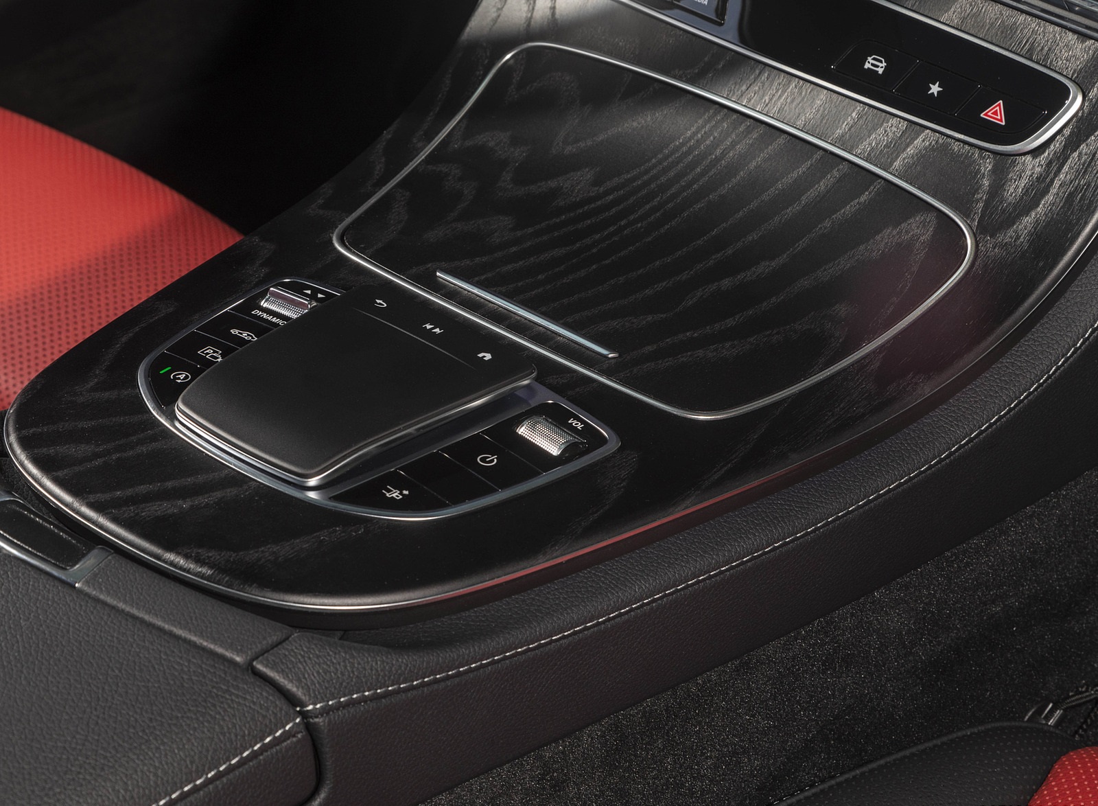 2021 Mercedes-Benz E 450 4MATIC Coupe (US-Spec) Central Console Wallpapers #48 of 49