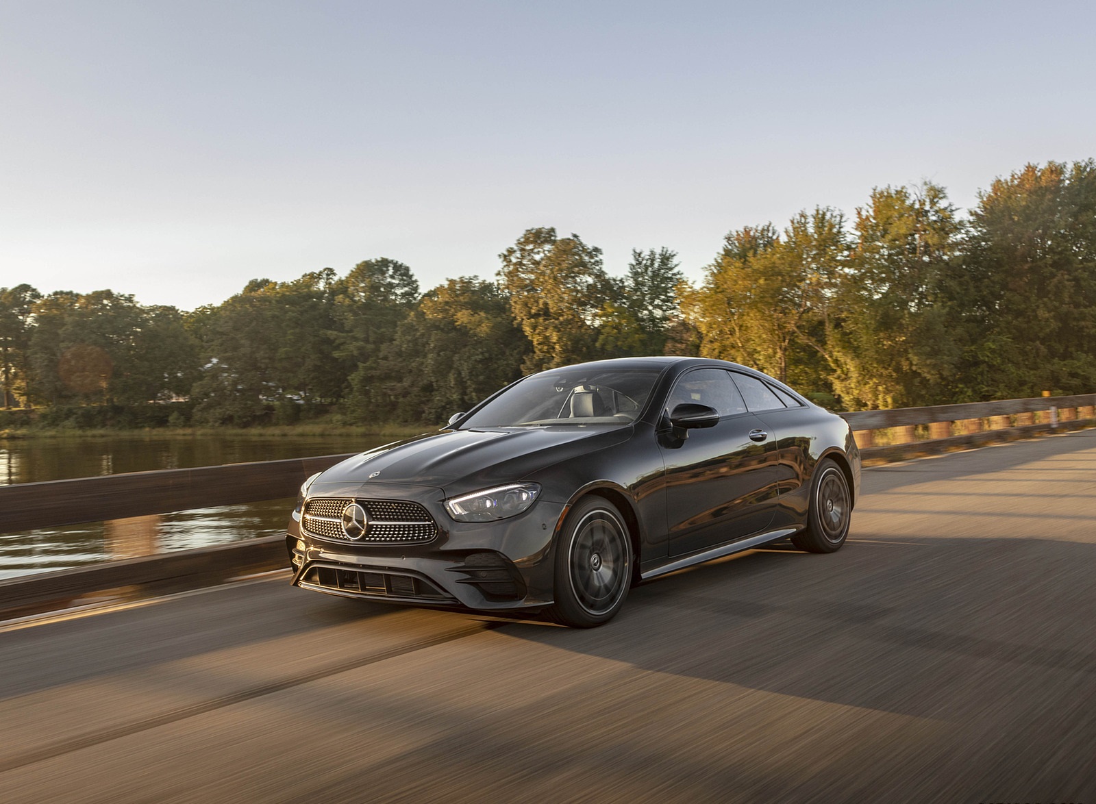 2021 Mercedes-Benz E 450 4MATIC Coupe (US-Spec) Front Three-Quarter Wallpapers (2)