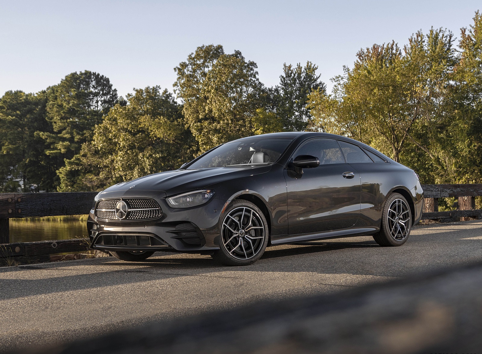 2021 Mercedes-Benz E 450 4MATIC Coupe (US-Spec) Front Three-Quarter Wallpapers #14 of 49
