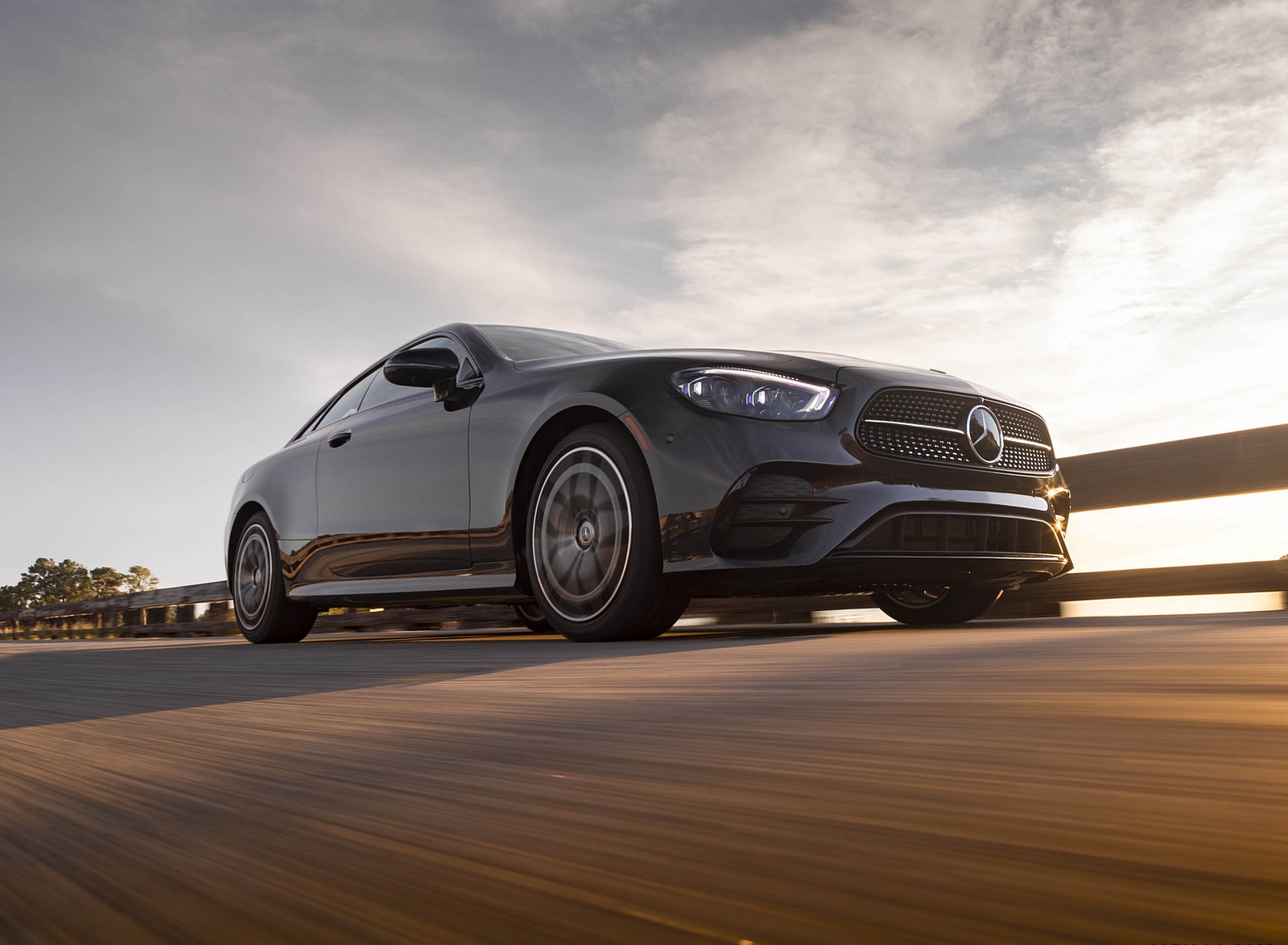 2021 Mercedes-Benz E 450 4MATIC Coupe (US-Spec) Front Three-Quarter Wallpapers #8 of 49