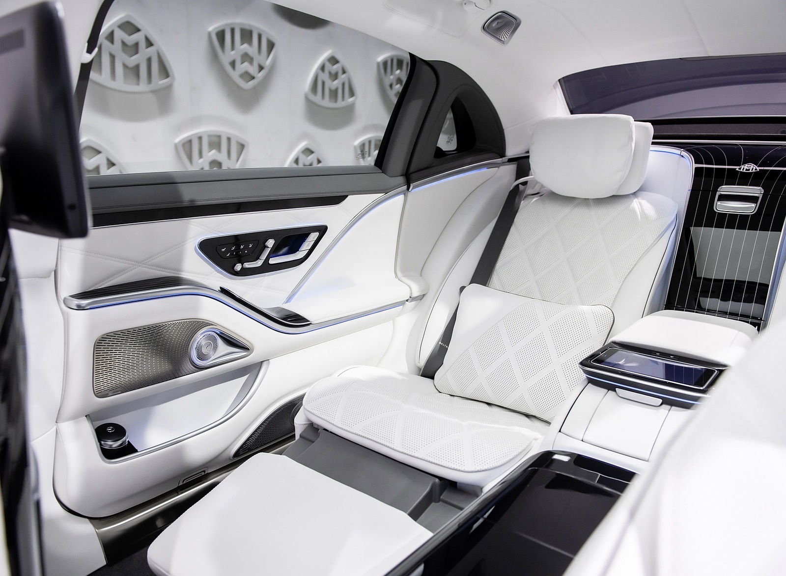 2021 Mercedes-Maybach S-Class (Color: Designo Crystal White / Silver Grey Pearl) Interior Detail Wallpapers #112 of 149