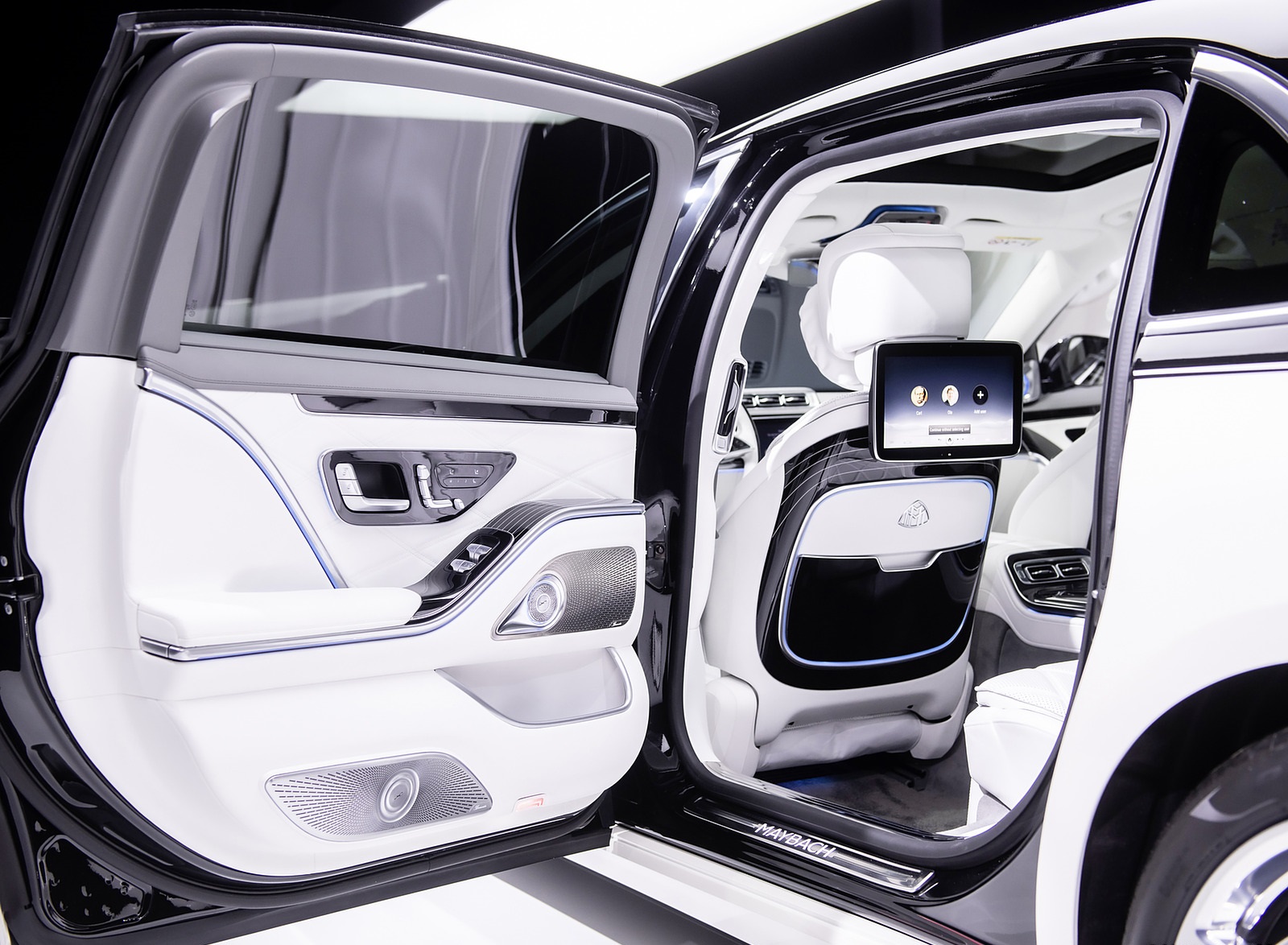 2021 Mercedes-Maybach S-Class (Color: Designo Crystal White / Silver Grey Pearl) Interior Detail Wallpapers #106 of 149
