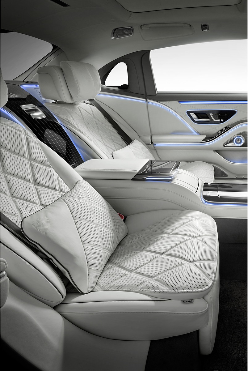 2021 Mercedes-Maybach S-Class (Color: Designo Crystal White / Silver Grey Pearl) Interior Rear Seats Wallpapers #115 of 149