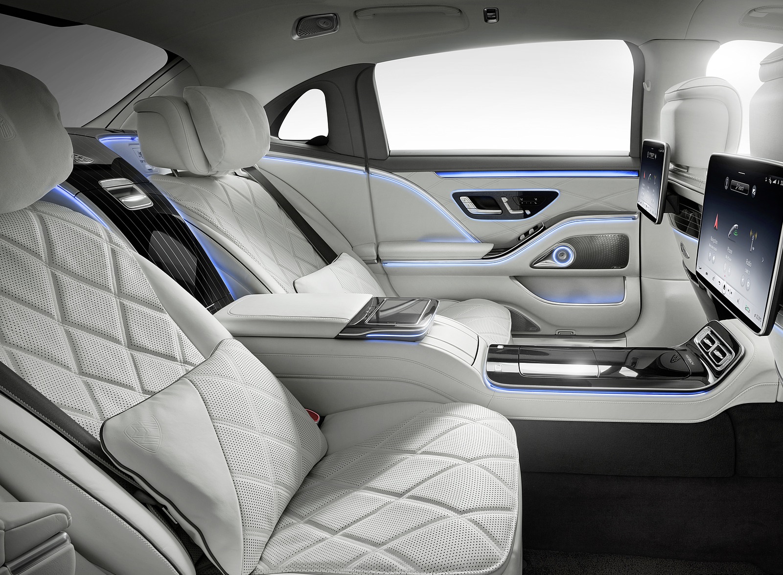 2021 Mercedes-Maybach S-Class (Color: Designo Crystal White / Silver Grey Pearl) Interior Rear Seats Wallpapers #116 of 149
