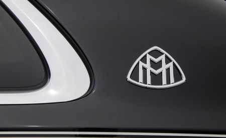 2021 Mercedes-Maybach S-Class (Color: Designo Diamond White Bright / Obsidian Black) Badge Wallpapers 450x275 (89)