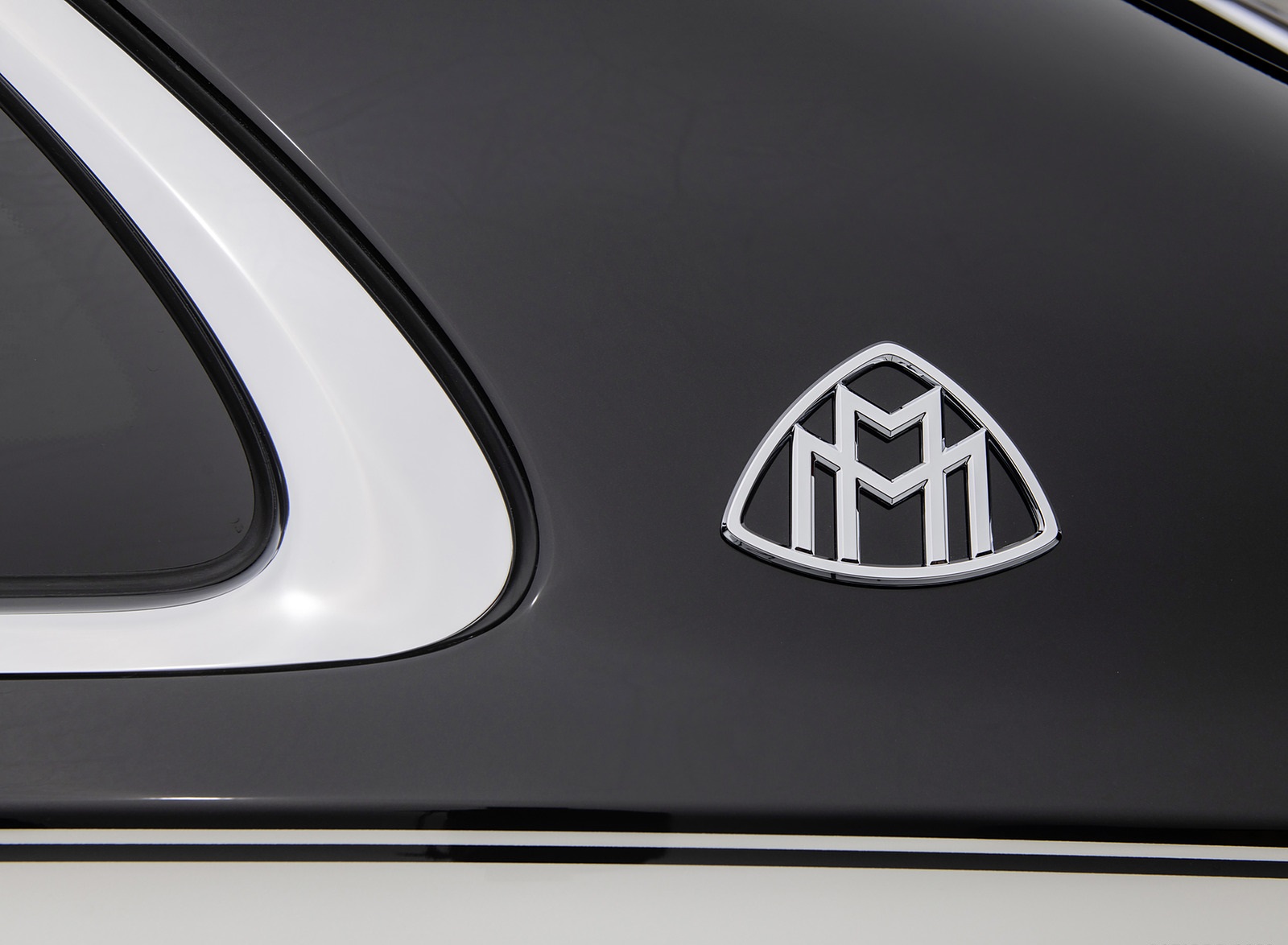 2021 Mercedes-Maybach S-Class (Color: Designo Diamond White Bright / Obsidian Black) Badge Wallpapers #89 of 149