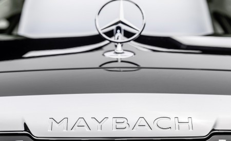 2021 Mercedes-Maybach S-Class (Color: Designo Diamond White Bright / Obsidian Black) Badge Wallpapers 450x275 (88)