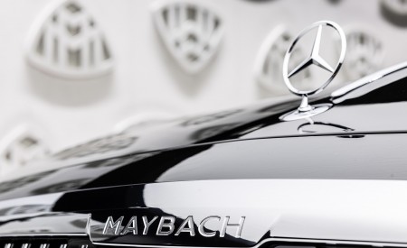 2021 Mercedes-Maybach S-Class (Color: Designo Diamond White Bright / Obsidian Black) Badge Wallpapers  450x275 (87)