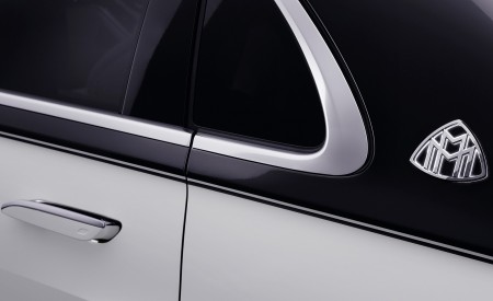 2021 Mercedes-Maybach S-Class (Color: Designo Diamond White Bright / Obsidian Black) Badge Wallpapers 450x275 (86)
