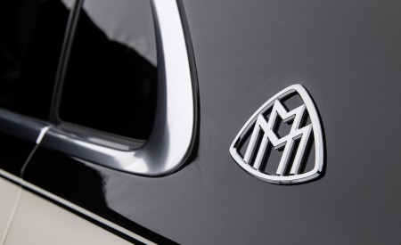 2021 Mercedes-Maybach S-Class (Color: Designo Diamond White Bright / Obsidian Black) Badge Wallpapers  450x275 (85)