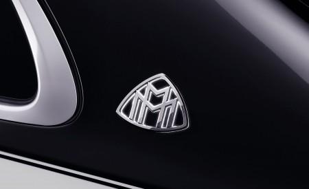 2021 Mercedes-Maybach S-Class (Color: Designo Diamond White Bright / Obsidian Black) Badge Wallpapers 450x275 (84)