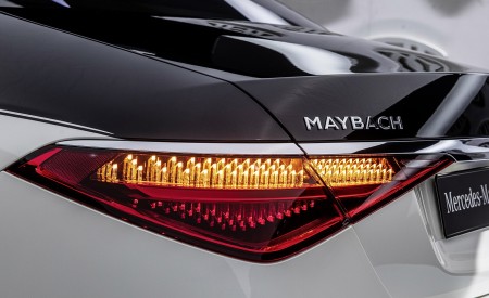 2021 Mercedes-Maybach S-Class (Color: Designo Diamond White Bright / Obsidian Black) Tail Light Wallpapers 450x275 (81)