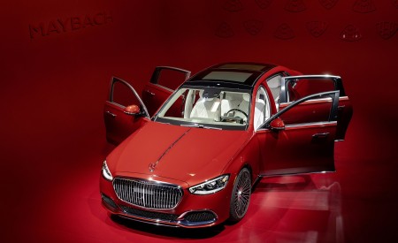 2021 Mercedes-Maybach S-Class (Color: Designo Patagonian Rot Bright) Front Three-Quarter Wallpapers  450x275 (120)