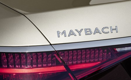 2021 Mercedes-Maybach S-Class (Color: Designo Rubellite Red / Kalahari Gold) Badge Wallpapers 450x275 (27)