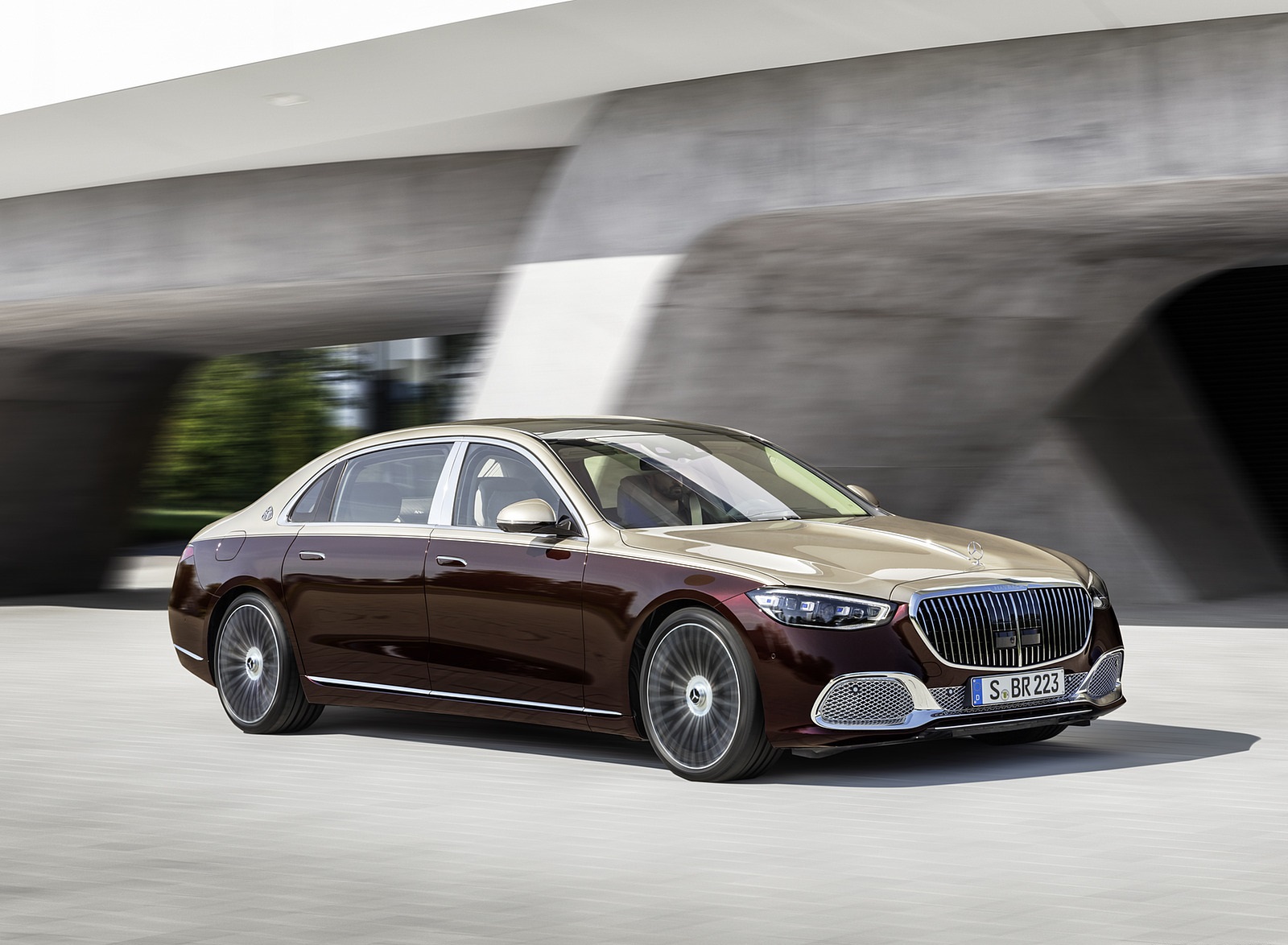 2021 Mercedes-Maybach S-Class (Color: Designo Rubellite Red / Kalahari Gold) Front Three-Quarter Wallpapers (8)