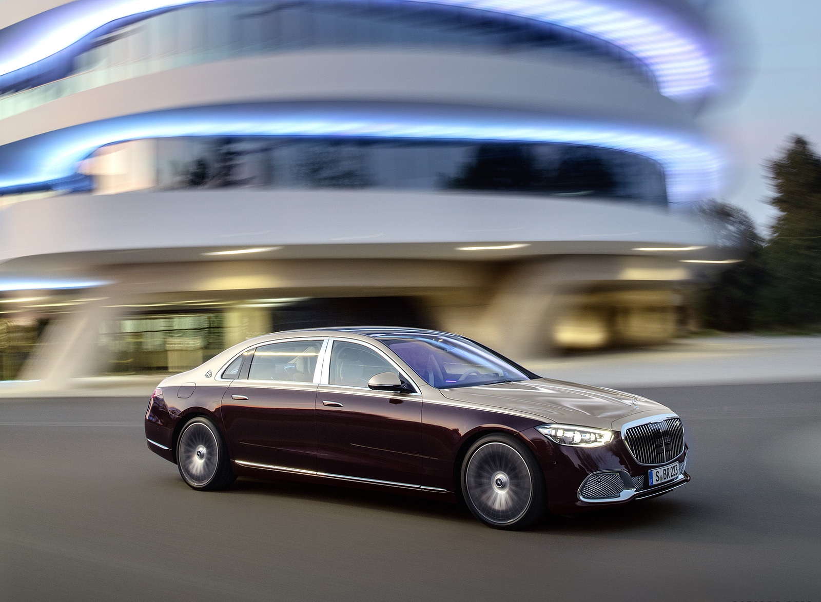 2021 Mercedes-Maybach S-Class (Color: Designo Rubellite Red / Kalahari Gold) Front Three-Quarter Wallpapers #9 of 149