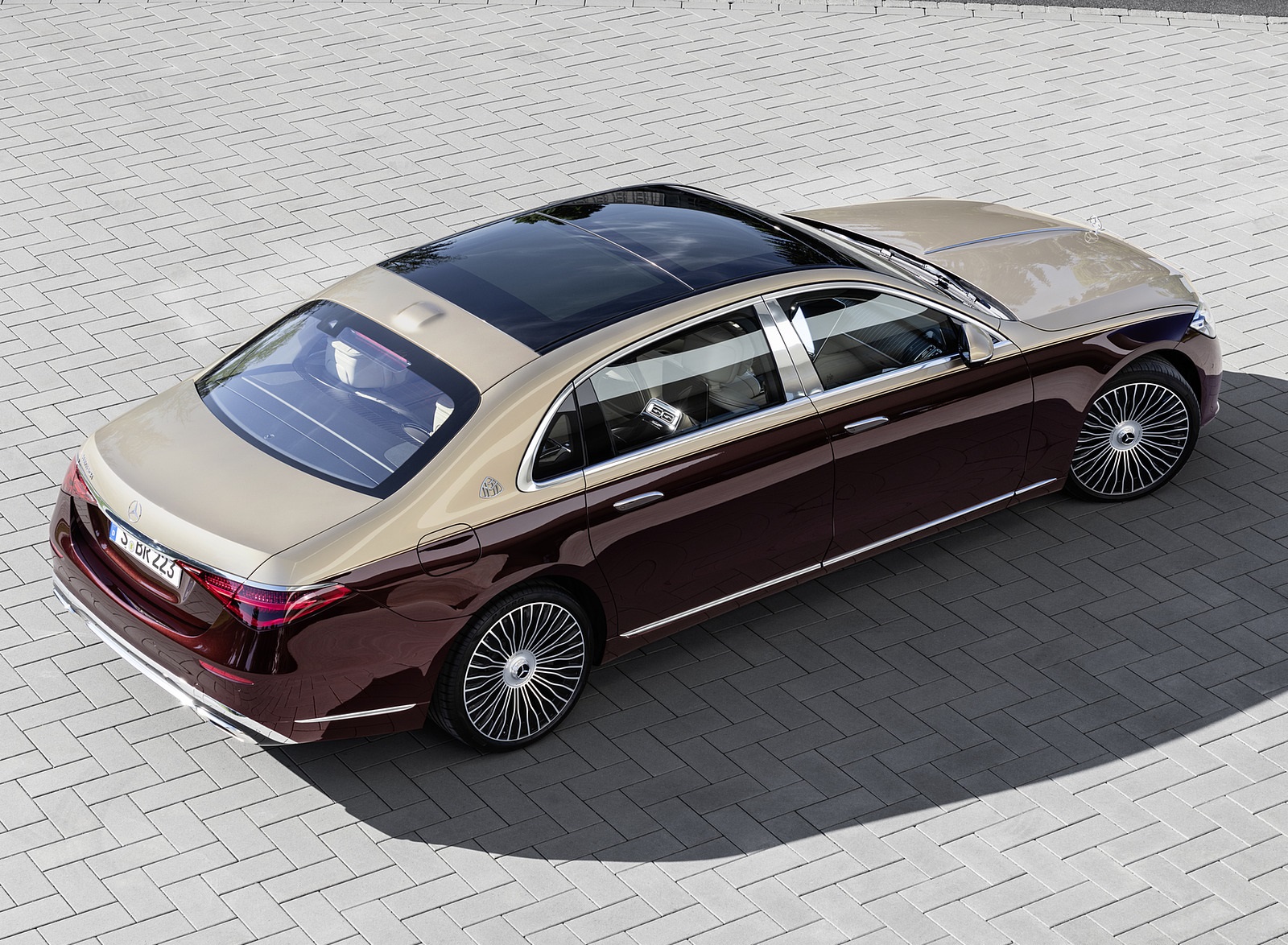 2021 Mercedes-Maybach S-Class (Color: Designo Rubellite Red / Kalahari Gold) Rear Three-Quarter Wallpapers #24 of 149