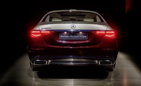 2021 Mercedes-Maybach S-Class (Color: Designo Rubellite Red / Kalahari Gold) Rear Wallpapers 450x275 (33)