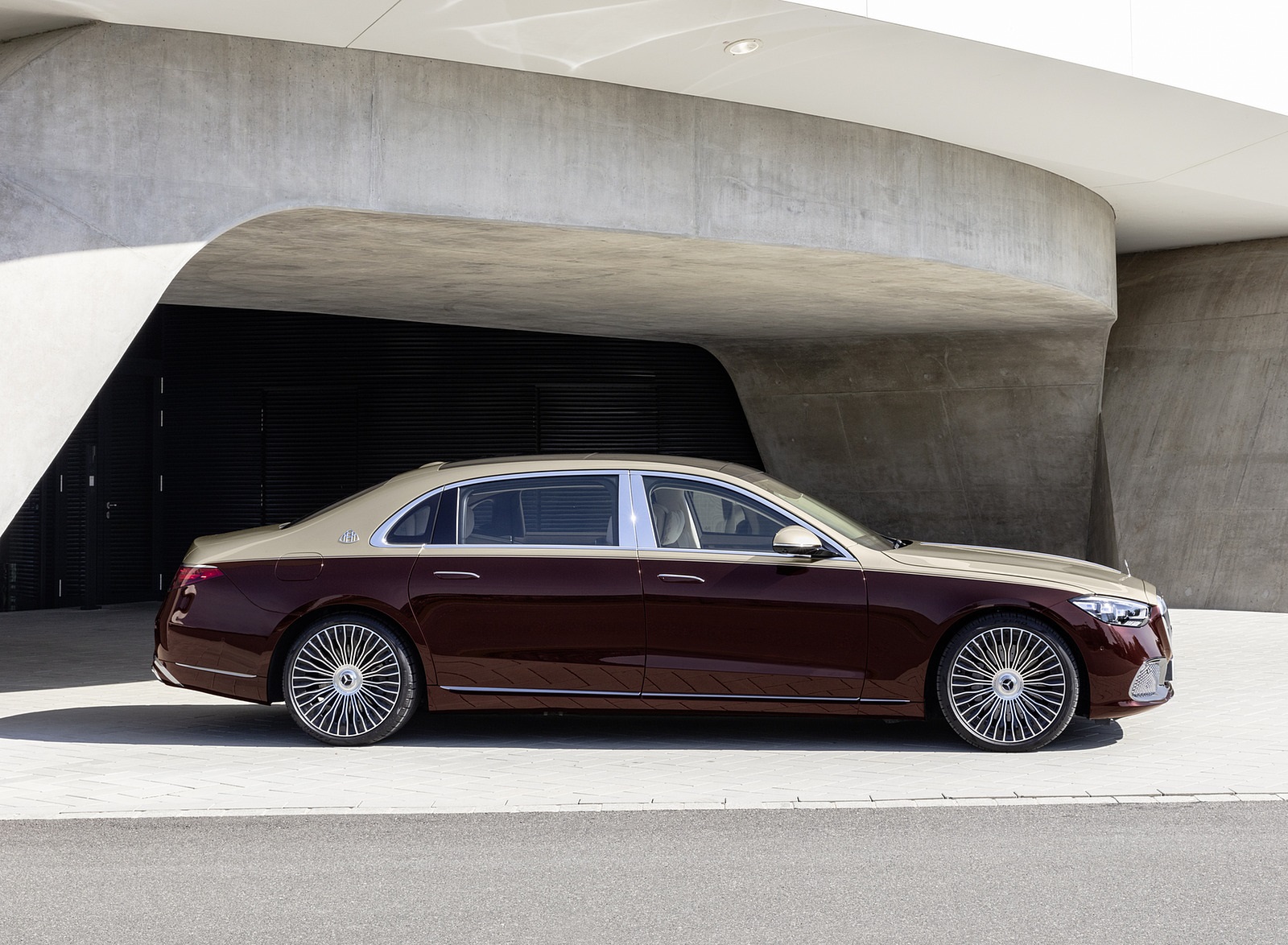 2021 Mercedes-Maybach S-Class (Color: Designo Rubellite Red / Kalahari Gold) Side Wallpapers #18 of 149