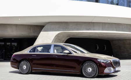 2021 Mercedes-Maybach S-Class (Color: Designo Rubellite Red / Kalahari Gold) Side Wallpapers  450x275 (19)