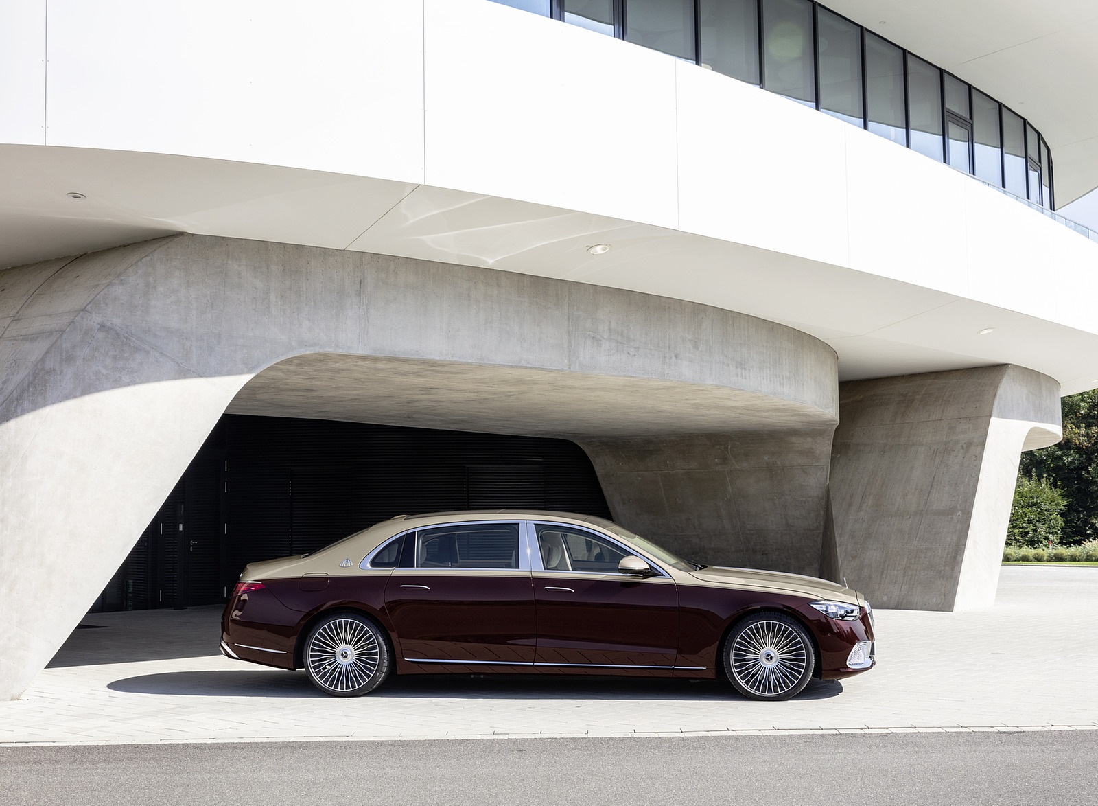 2021 Mercedes-Maybach S-Class (Color: Designo Rubellite Red / Kalahari Gold) Side Wallpapers  #20 of 149