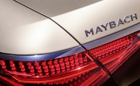 2021 Mercedes-Maybach S-Class (Color: Designo Rubellite Red / Kalahari Gold) Tail Light Wallpapers 450x275 (37)