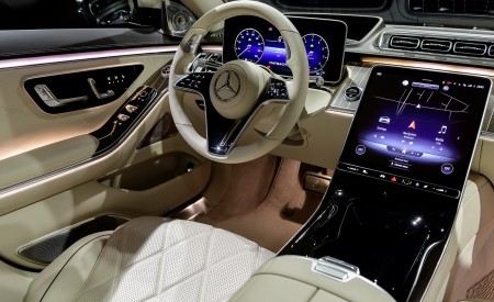 2021 Mercedes-Maybach S-Class (Leather Nappa macchiato beige bronze brown pearl) Central Console Wallpapers 450x275 (54)