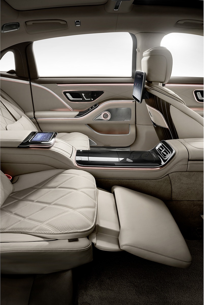 2021 Mercedes-Maybach S-Class (Leather Nappa macchiato beige bronze brown pearl) Interior Rear Seats Wallpapers  #67 of 149