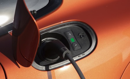 2021 Porsche Panamera 4 E-Hybrid Sport Turismo (Color: Papaya Metallic) Charging Wallpapers 450x275 (36)