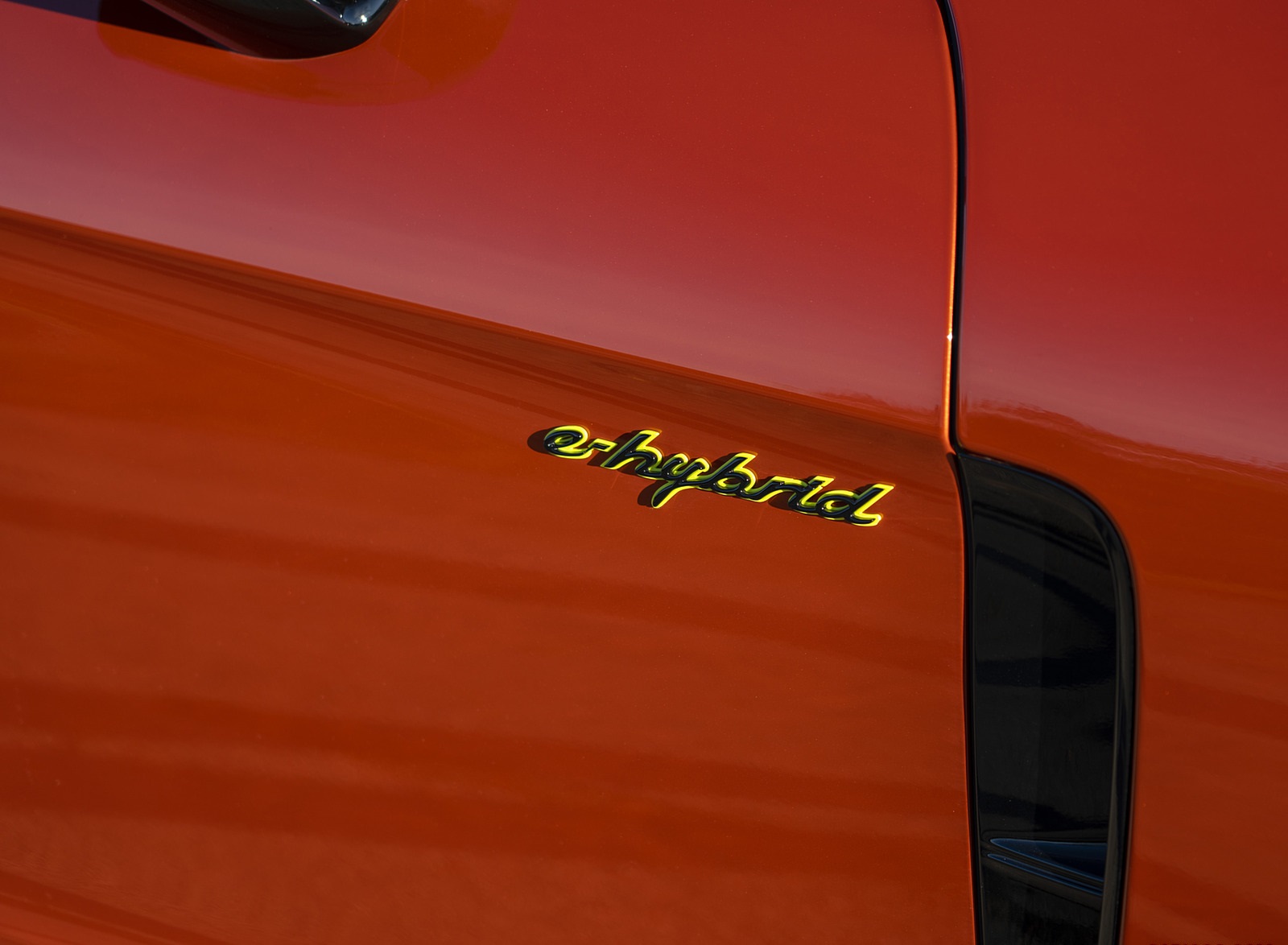 2021 Porsche Panamera 4 E-Hybrid Sport Turismo (Color: Papaya Metallic) Detail Wallpapers #33 of 49