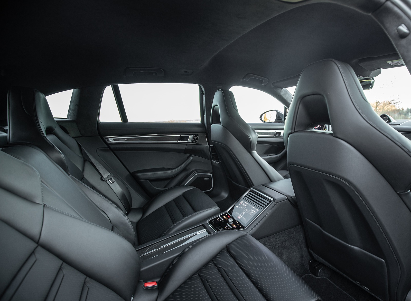 2021 Porsche Panamera 4 E-Hybrid Sport Turismo (Color: Papaya Metallic) Interior Rear Seats Wallpapers #48 of 49