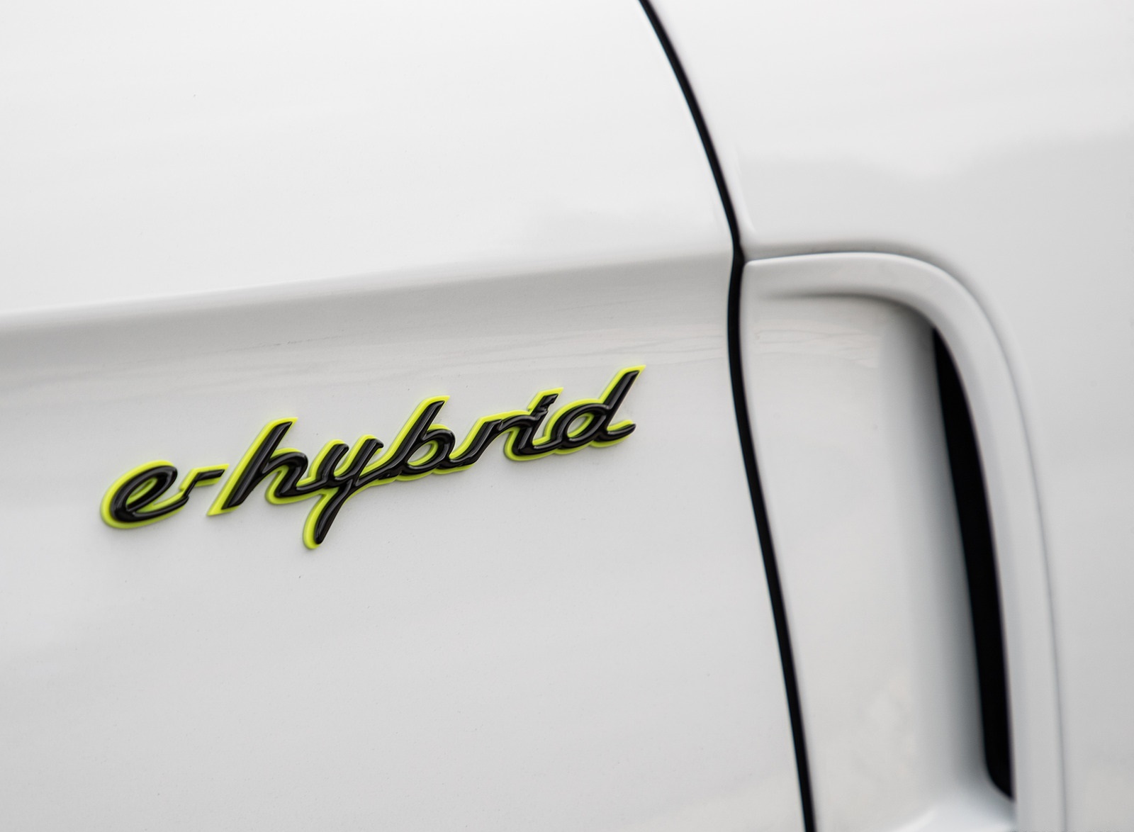 2021 Porsche Panamera Turbo S E-Hybrid (Color: Carrara White Metallic) Badge Wallpapers #44 of 60
