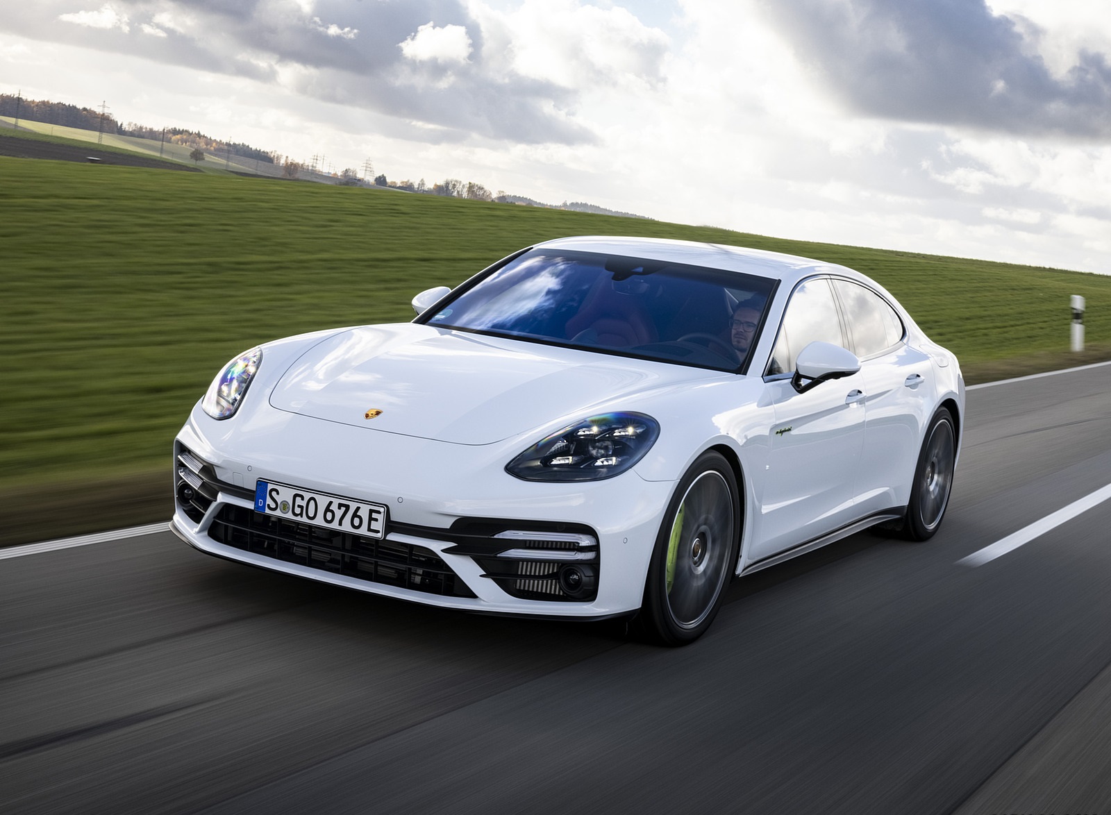 2021 Porsche Panamera Turbo S E-Hybrid (Color: Carrara White Metallic) Front Three-Quarter Wallpapers #18 of 60