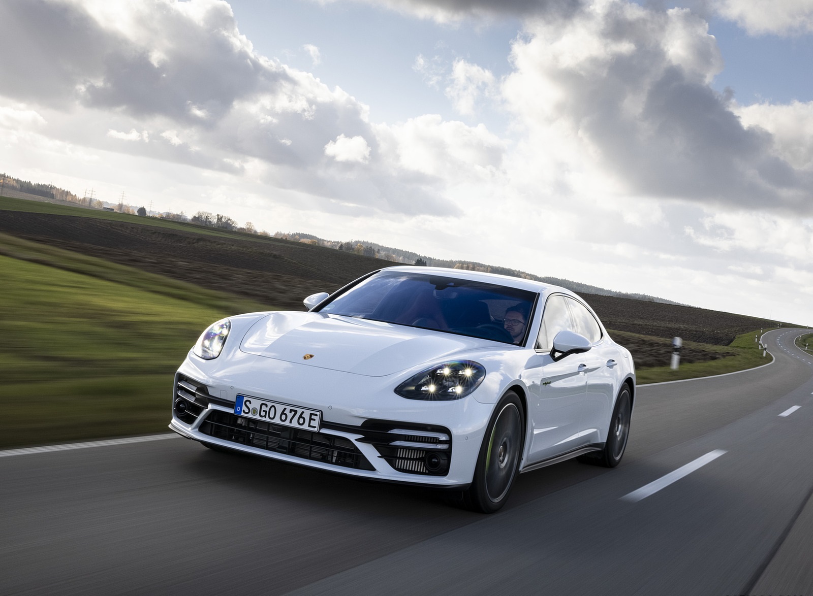 2021 Porsche Panamera Turbo S E-Hybrid (Color: Carrara White Metallic) Front Three-Quarter Wallpapers  (4)