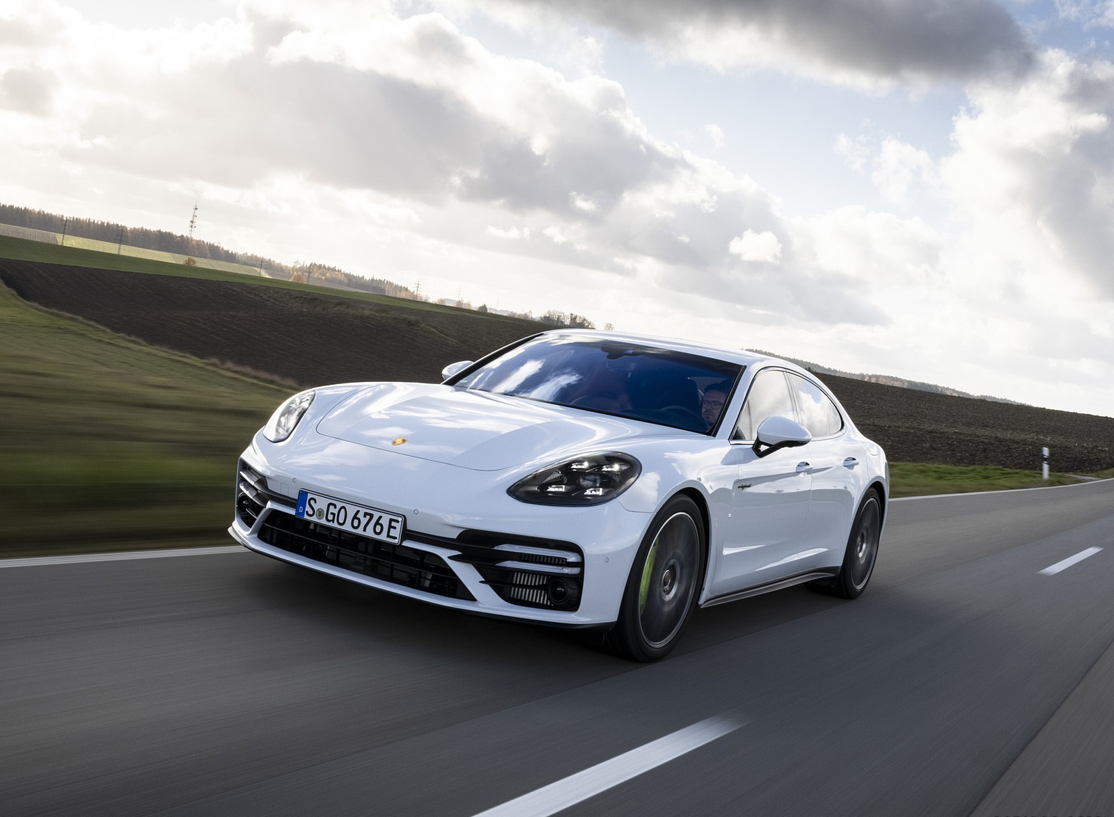 2021 Porsche Panamera Turbo S E-Hybrid (Color: Carrara White Metallic) Front Three-Quarter Wallpapers  (2)