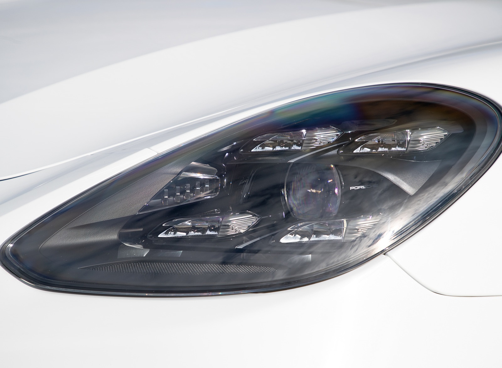 2021 Porsche Panamera Turbo S E-Hybrid (Color: Carrara White Metallic) Headlight Wallpapers #47 of 60