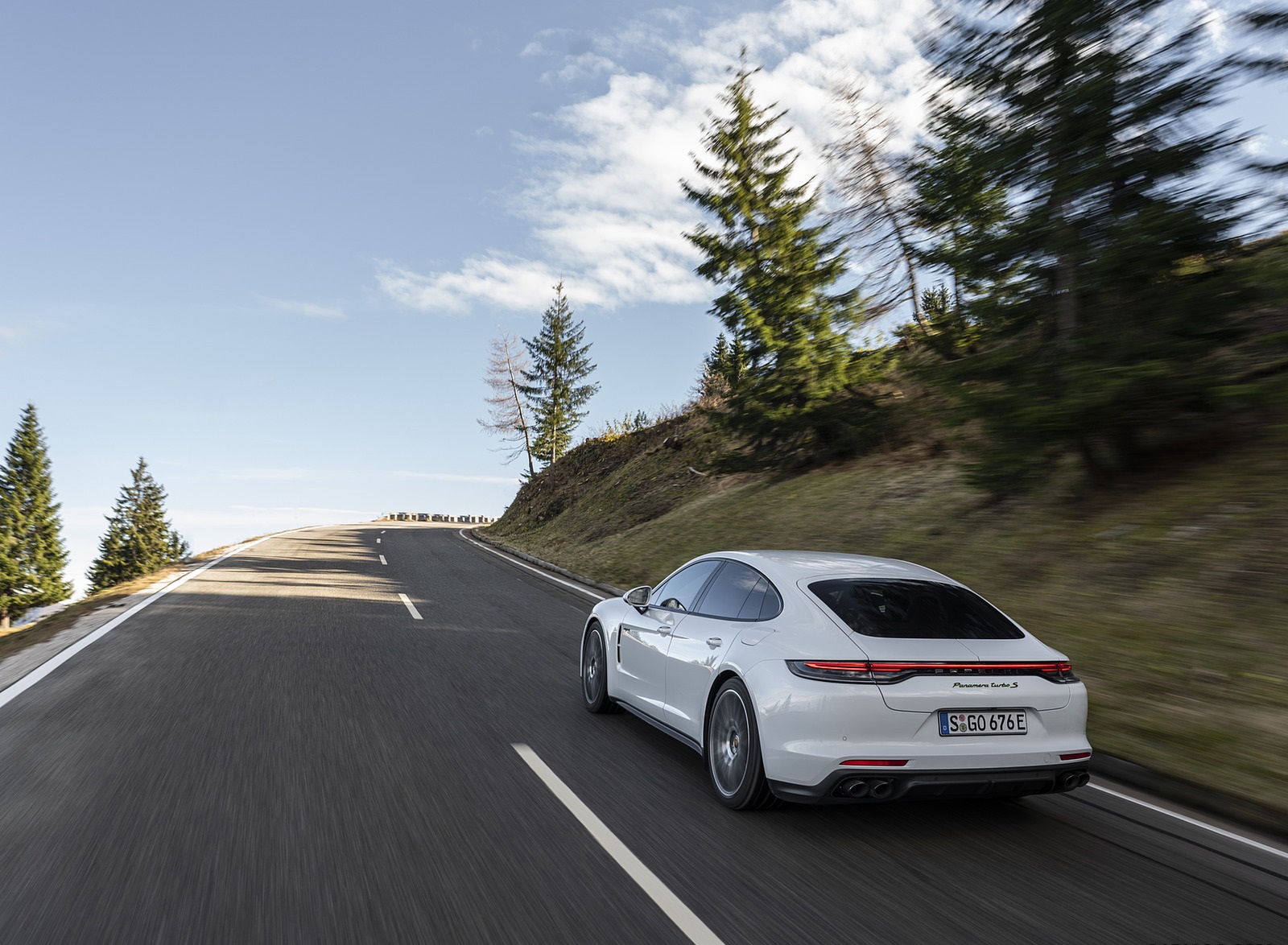 2021 Porsche Panamera Turbo S E-Hybrid (Color: Carrara White Metallic) Rear Three-Quarter Wallpapers #9 of 60