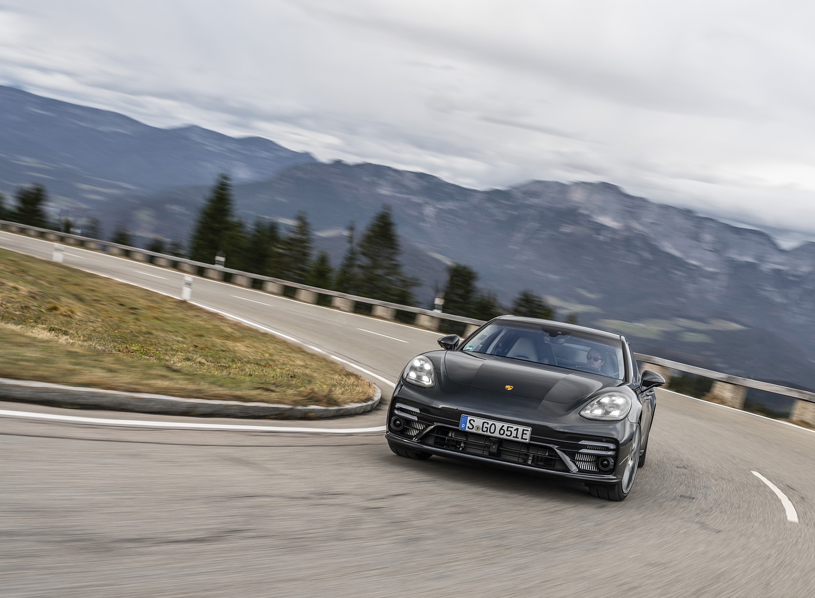 2021 Porsche Panamera Turbo S E-Hybrid Executive (Color: Volcano Grey Metallic) Front Wallpapers #7 of 40