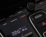 2021 Porsche Panamera Turbo S E-Hybrid Sport Turismo (Color: Night Blue Metallic) Central Console Wallpapers 150x120 (33)