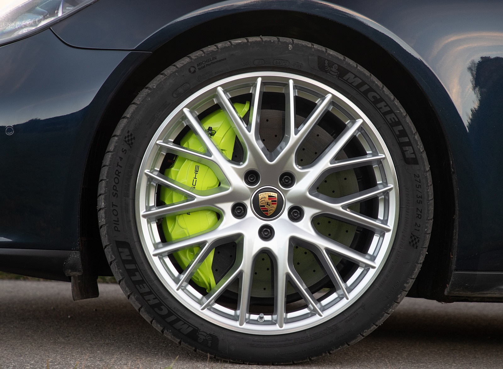2021 Porsche Panamera Turbo S E-Hybrid Sport Turismo (Color: Night Blue Metallic) Wheel Wallpapers #28 of 40
