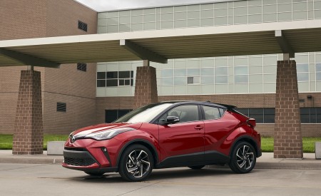 2021 Toyota C-HR (Color: Supersonic Red) Front Three-Quarter Wallpapers 450x275 (5)