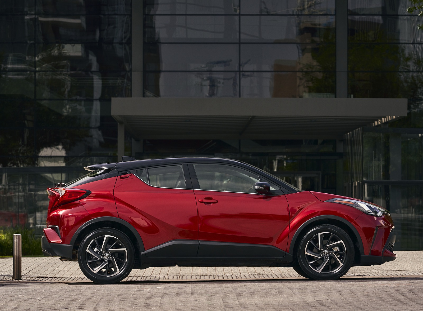 2021 Toyota C-HR (Color: Supersonic Red) Side Wallpapers #4 of 29