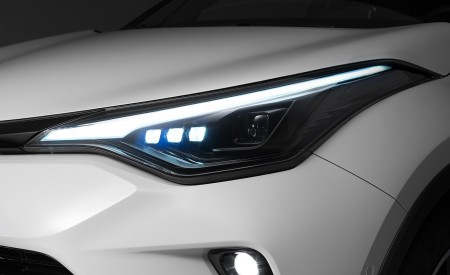 2021 Toyota C-HR GR SPORT Headlight Wallpapers  450x275 (11)