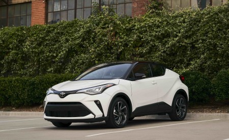 2021 Toyota C-HR Limited (Color: Blizzard White) Front Three-Quarter Wallpapers 450x275 (18)