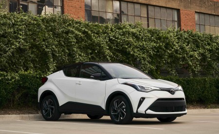 2021 Toyota C-HR Limited (Color: Blizzard White) Front Three-Quarter Wallpapers 450x275 (19)