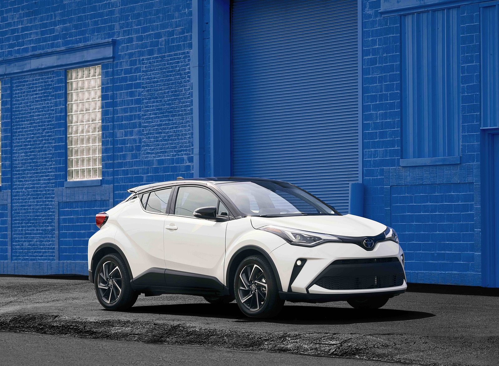 2021 Toyota C-HR Limited (Color: Blizzard White) Front Three-Quarter Wallpapers #24 of 29